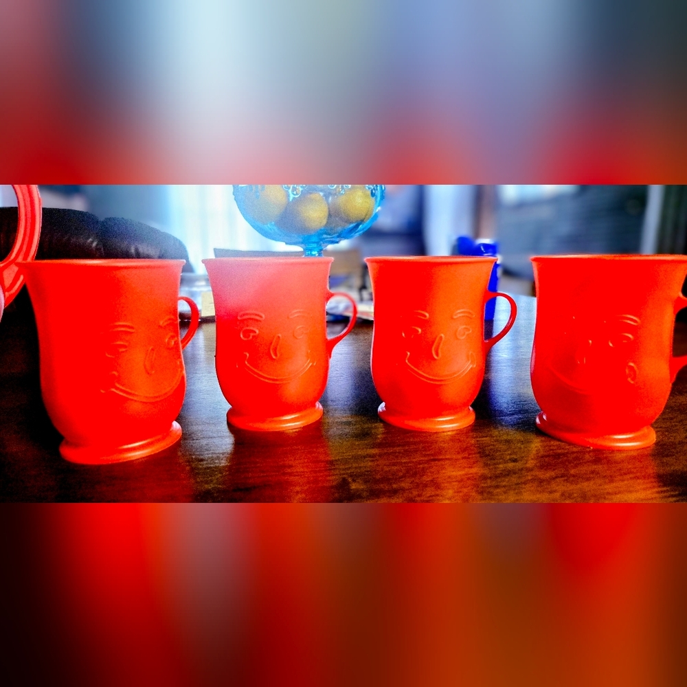 Smiley Face Red Pitcher and Mug Set - Picture 4 of 4